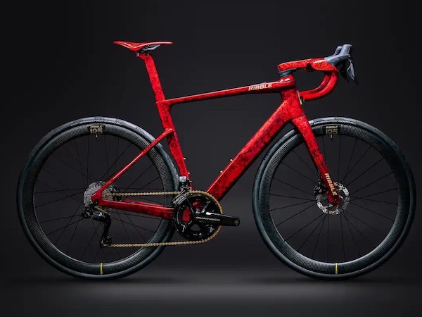 Le Ribble Allroad SLe 125, marbre rouge rubis, feuille d'or.