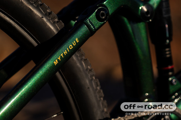 Nouvelle géométrie mise à jour Vitus Mythique et capacité accrue Nouvelle géométrie mise à jour Vitus Mythique et capacité accrue