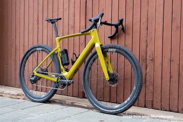 Scott premier vélo de gravier électrique nommé Scott Solace